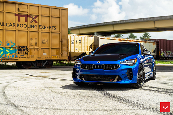 Фото дисков Vossen HF-1 Сатиновый графит на Kia Stinger