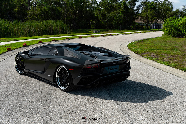 Фото дисков Anrky AN37 Черный глянец на Lamborghini Aventador