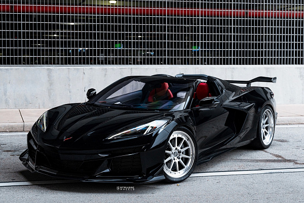 Фото дисков AL13 R10 Глянцевый лак на Chevrolet Corvette C8
