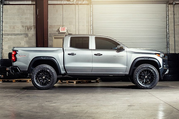 Фото дисков 4PLAY 4PS28 Черный глянец на Chevrolet Colorado