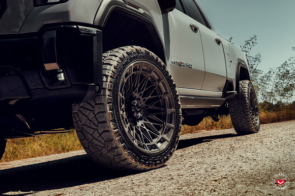 Фото дисков Vossen LCX-03 Глянцевый темный лак на GMC Sierra IV
