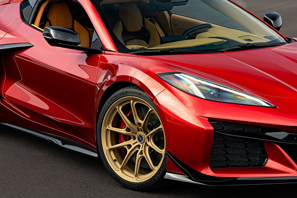 Фото дисков Brixton Forged PF11 R / RS Сатиновое золото на Chevrolet Corvette C8