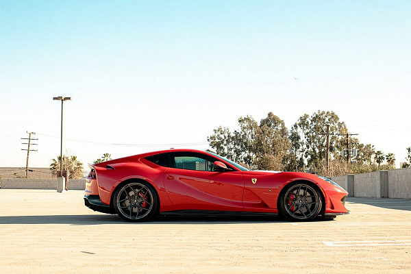 Фото дисков Anrky S1-X4 Глянцевый темный лак на Ferrari 812