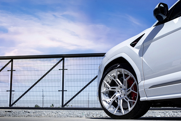 Фото дисков Savini SV72 Глянцевый лак на Lamborghini Urus