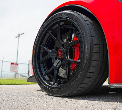 Фото дисков Strasse Wheels SM5R Deep Concave FS на Chevrolet Corvette C7