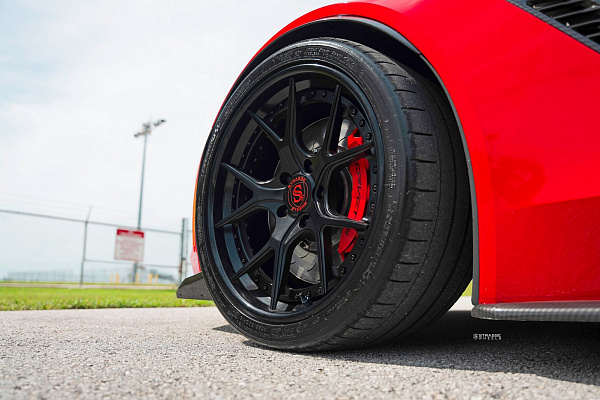 Фото дисков Strasse Wheels SM5R Deep Concave FS Черный матовый на Chevrolet Corvette C7
