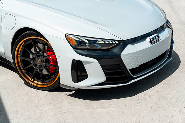 Фото дисков Strasse Wheels SV10 Deep Concave FS Черный глянец на Audi E-tron GT