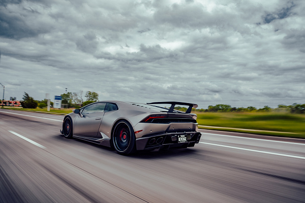 Фото дисков Strasse Wheels SV10M Deep Concave FS Другой цвет на Lamborghini Huracan