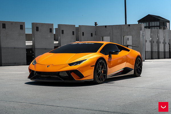 Фото дисков Vossen HF-5 Черный глянец на Lamborghini Huracan