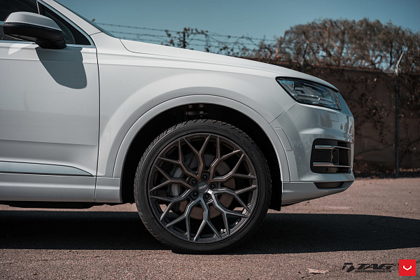 Фото дисков Vossen HF-2 Сатиновый графит на Audi Q7 (4M)
