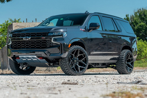 Фото дисков 4PLAY 4P06 Черный глянец на Chevrolet Tahoe V