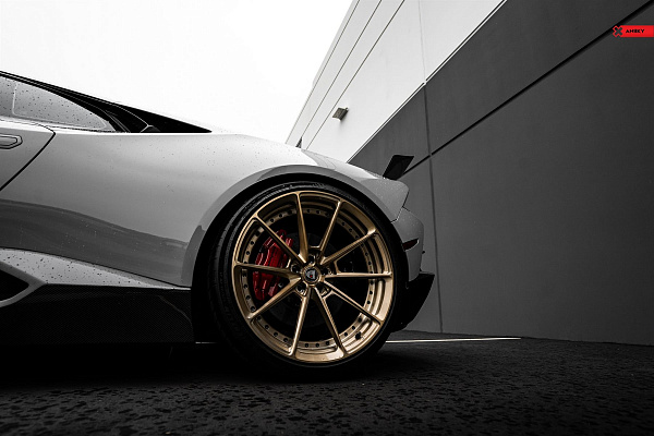 Фото дисков Anrky AN28 Глянцевое темное золото на Lamborghini Huracan