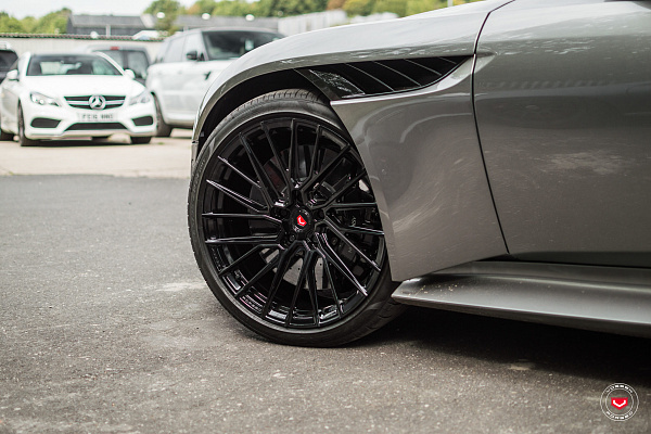 Фото дисков Vossen EVO-6TR Черный глянец на Aston Martin DBS 3