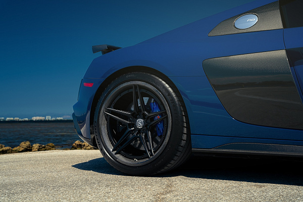 Фото дисков Strasse Wheels SV2 Deep Concave FS Черный сатин на Audi R8 (4S)
