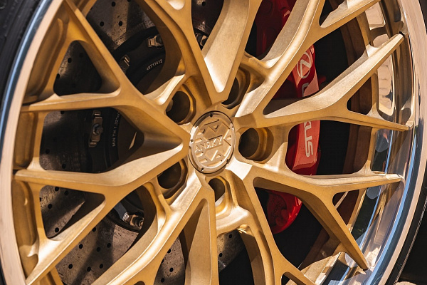 Фото дисков Anrky AN30 Сатиновое золото на Lexus LFA