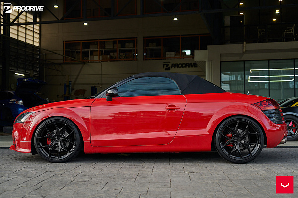 Фото дисков Vossen HF-5 Черный глянец на Audi TT (8J)