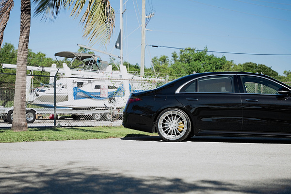 Фото дисков Strasse Wheels SV15 Deep Concave FS Глянцевый лак на Mercedes-Benz S-Class (W223)
