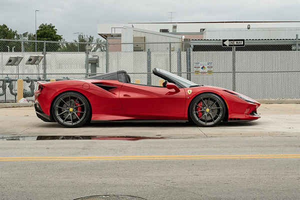 Фото дисков Anrky AN12 Глянцевый темный лак на Ferrari F8