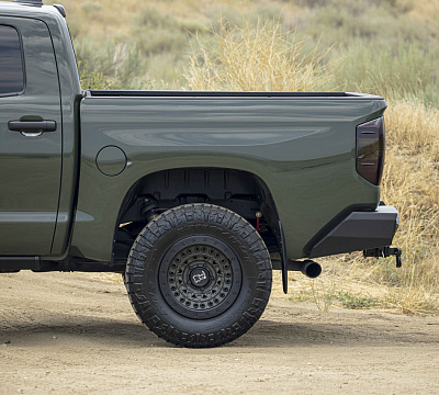 Фото дисков Black Rhino BARRICADE на Toyota Tundra II