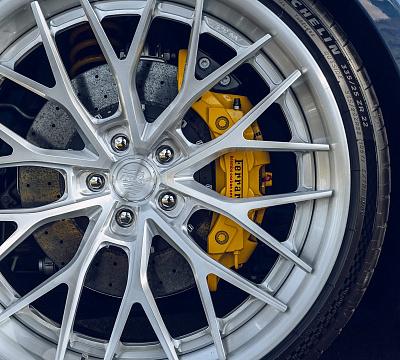 Фото дисков Anrky AN30 на Ferrari 812