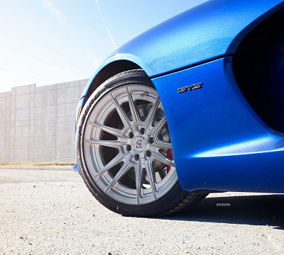Фото дисков Strasse Wheels SV12 Deep Concave Duoblock на Dodge Viper
