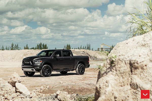 Фото дисков Vossen HF6-2 Черный сатин на Ram 1500 V