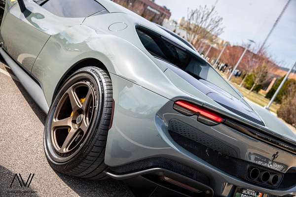 Фото дисков Brixton Forged TR05 Сатиновая бронза на Ferrari 296