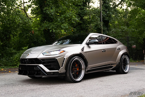 Фото дисков 1886 Wheels S007 Черный глянец на Lamborghini Urus