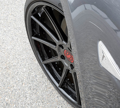 Фото дисков Strasse Wheels R10 Deep Concave на Tesla Model S