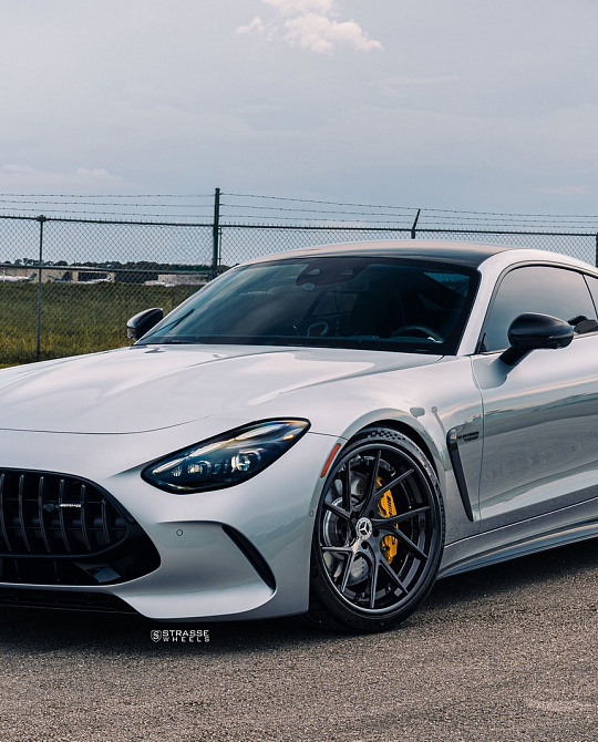Фото дисков SM5RT Deep Concave FS Черный глянец на Mercedes-Benz AMG GT II