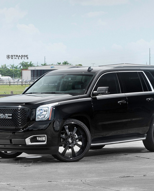 Фото дисков T8 Signature Черный глянец на GMC Yukon V