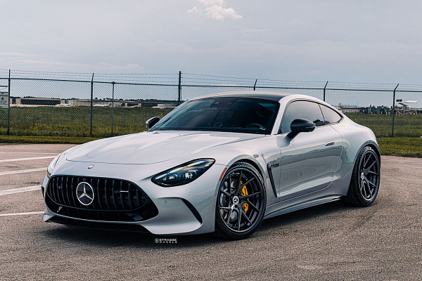Фото дисков Strasse Wheels SM5RT Deep Concave FS Черный глянец на Mercedes-Benz AMG GT II