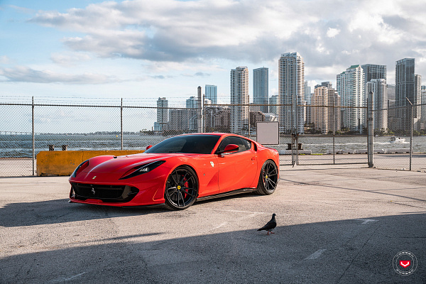 Фото дисков Vossen S17-06 Черный глянец на Ferrari 812