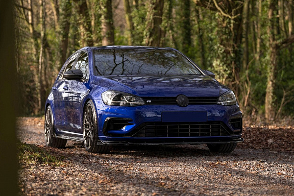 Фото дисков Bola B17 Сатиновый графит на Volkswagen Golf VII