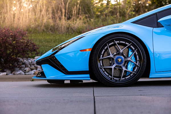 Фото дисков Brixton Forged PF7 Матовый графит на Lamborghini Huracan