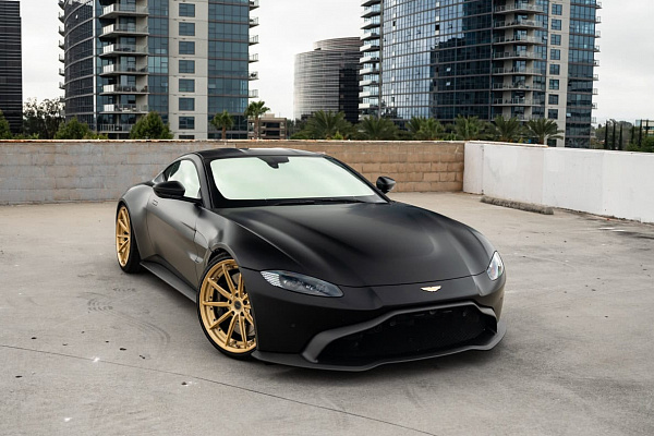 Фото дисков Brixton Forged R11-R Глянцевая шампань на Aston Martin Vantage 4