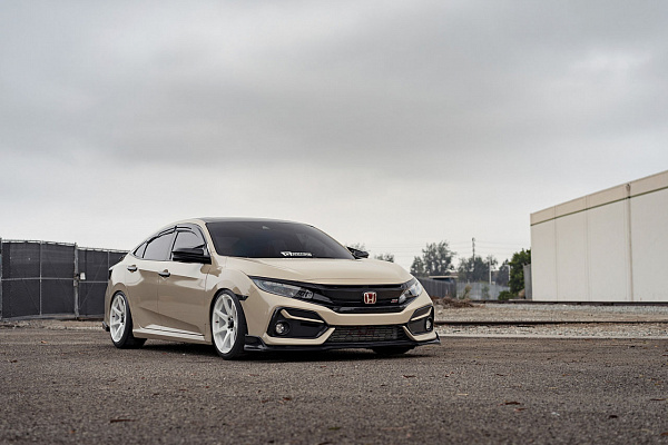Фото дисков Motegi Racing MR154 BATTLE Белый глянец на Honda Civic Type R FK8
