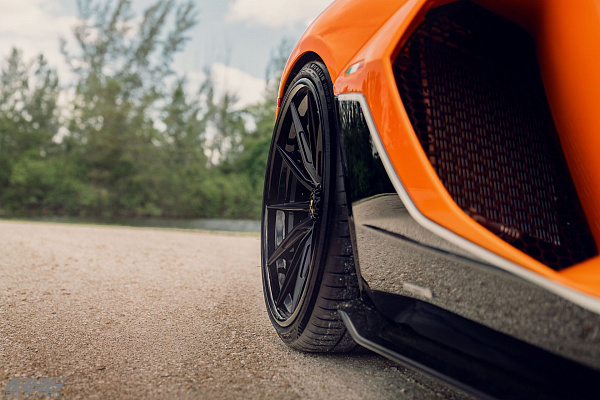 Фото дисков 1886 Wheels G010 Черный сатин на Lamborghini Aventador
