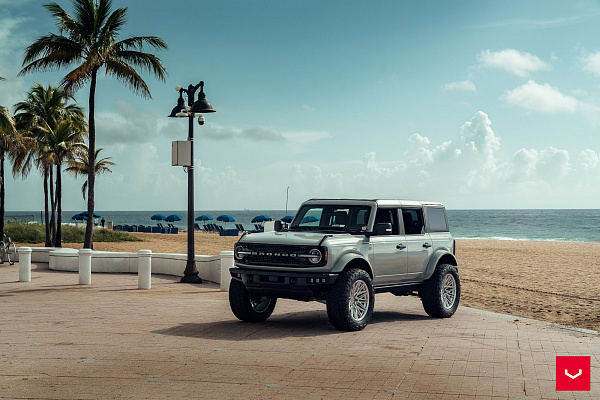 Фото дисков Vossen HF6-5 Серебро на Ford Bronco