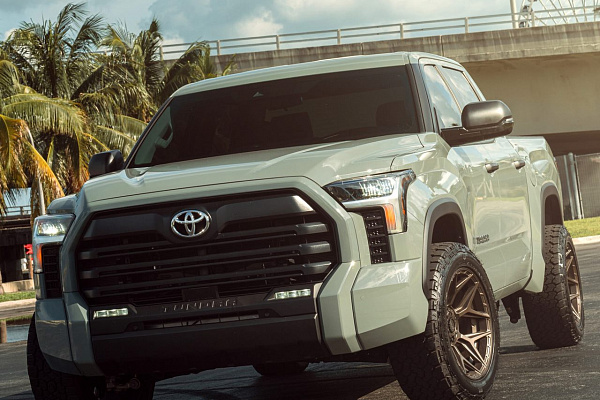 Фото дисков 4PLAY 4P83 Сатиновая бронза на Toyota Tundra III