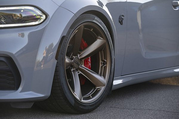 Фото дисков American Racing TTF Сатиновая бронза на Dodge Charger VII