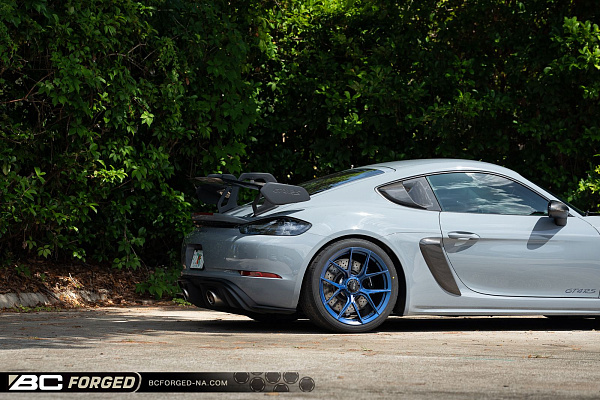 Фото дисков BC Forged ACL51 Синий сатин на Porsche Cayman II