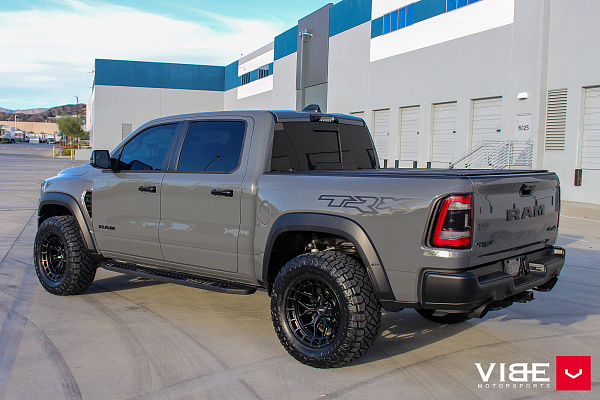 Фото дисков Vossen HFX-1 (6-Lug) Черный глянец на Ram 1500 V