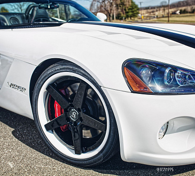 Фото дисков Strasse Wheels S5 Deep Concave FS на Dodge Viper