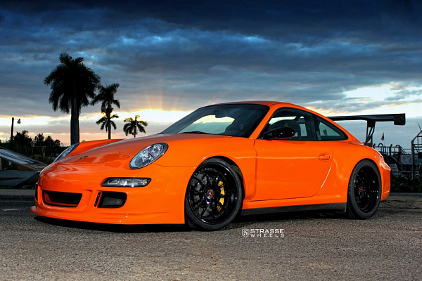 Фото дисков Strasse Wheels R10 Performance Черный глянец на Porsche 911 VI
