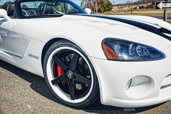 Фото дисков Strasse Wheels S5 Deep Concave FS Другой цвет на Dodge Viper
