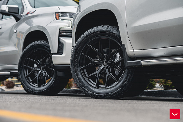 Фото дисков Vossen HF6-4 Черный глянец на Chevrolet Silverado IV
