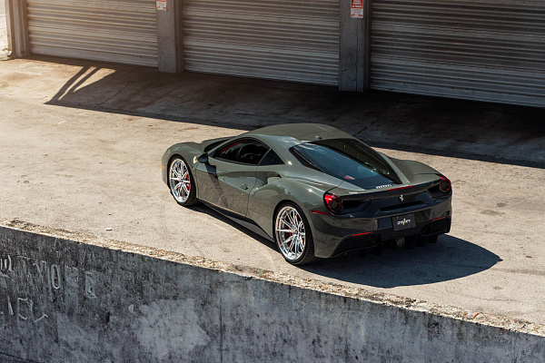 Фото дисков HRE S104SC Полированный лак на Ferrari 488