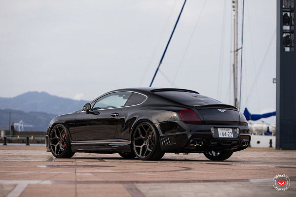 Фото дисков Vossen CG-205 Черный глянец на Bentley Continental GT II