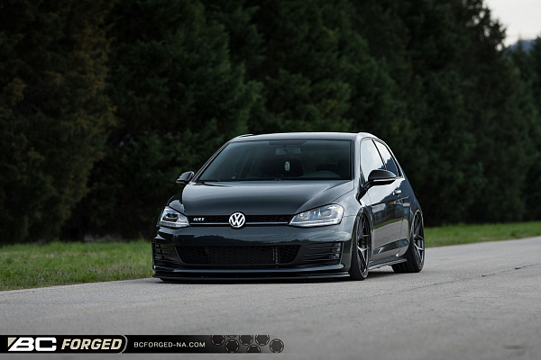 Фото дисков BC Forged HCS21 Глянцевый темный лак на Volkswagen Golf VII